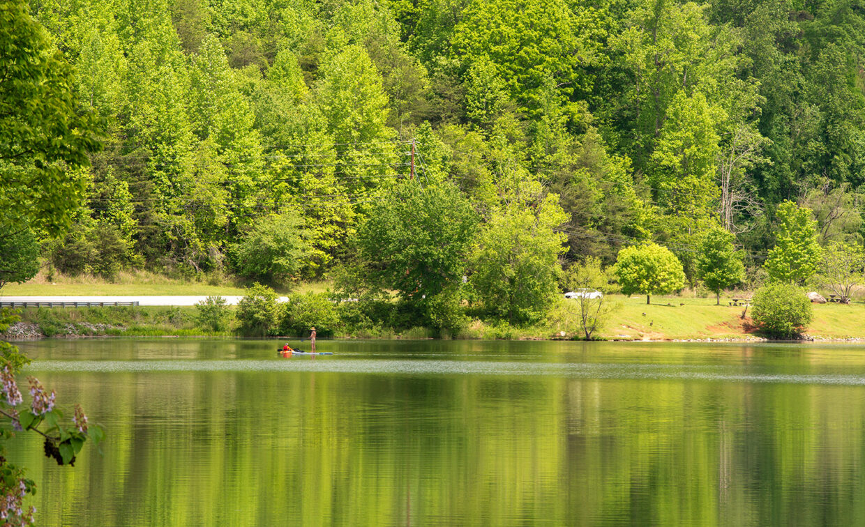 Image of a lake.