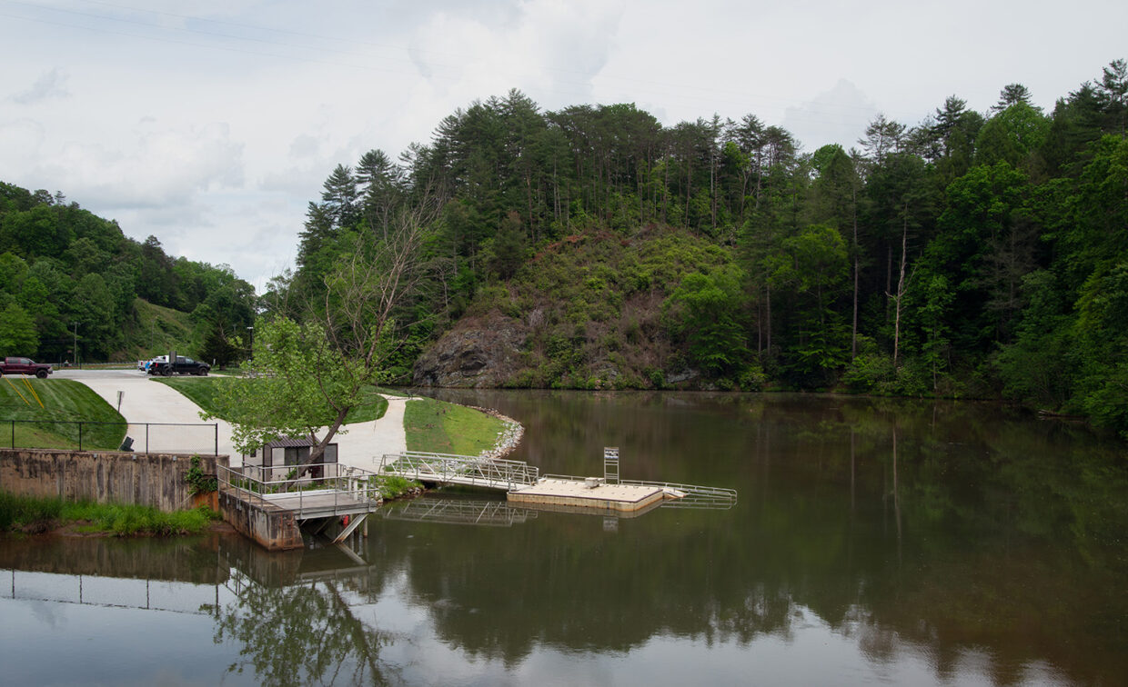 Image of a lake.