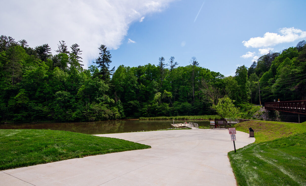 Image of a lake.